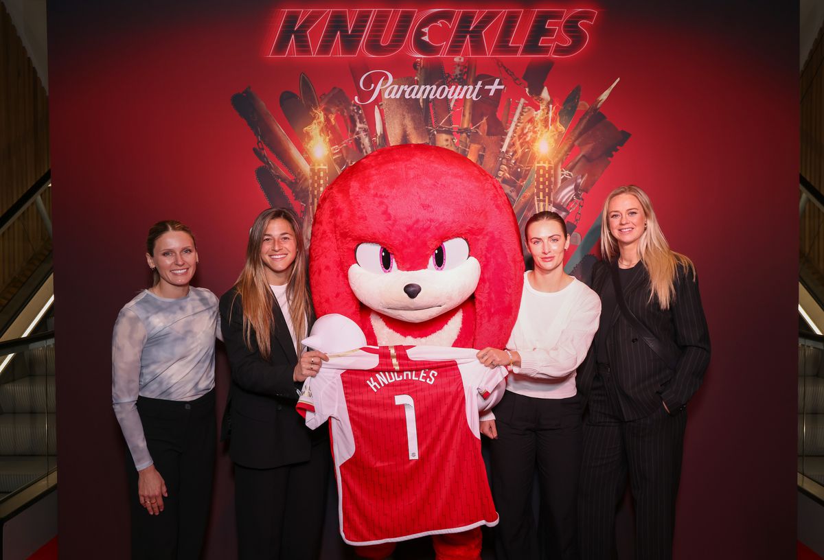 Knuckles with soccer players Cloé Lacasse, Sabrina D’Angelo, Emily Fox and Amanda Ilestedt