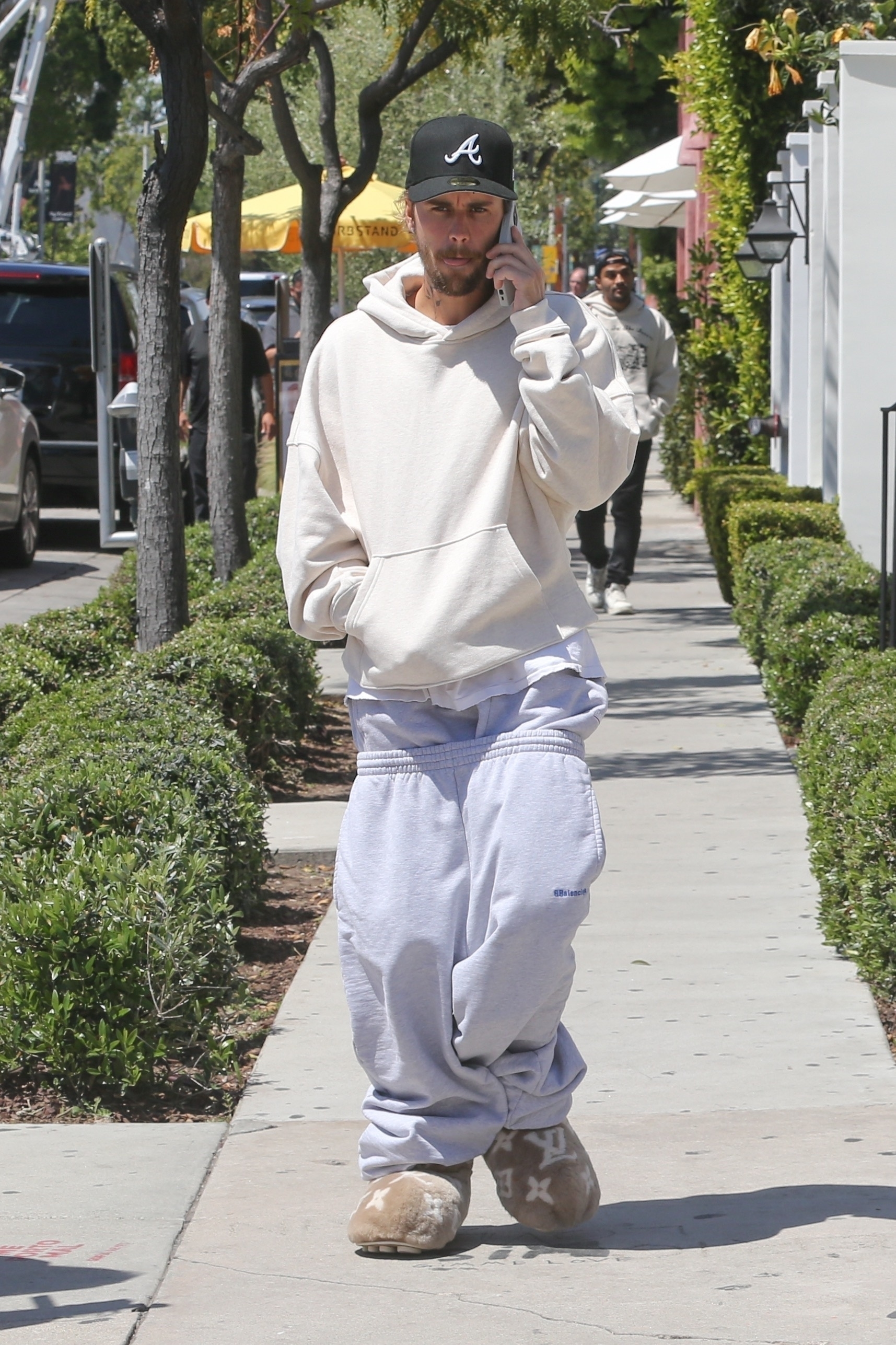 Justin looked cozy in his baggy ensemble, which included a hoodie, two pairs of sweatpants, and Louis Vuitton boots