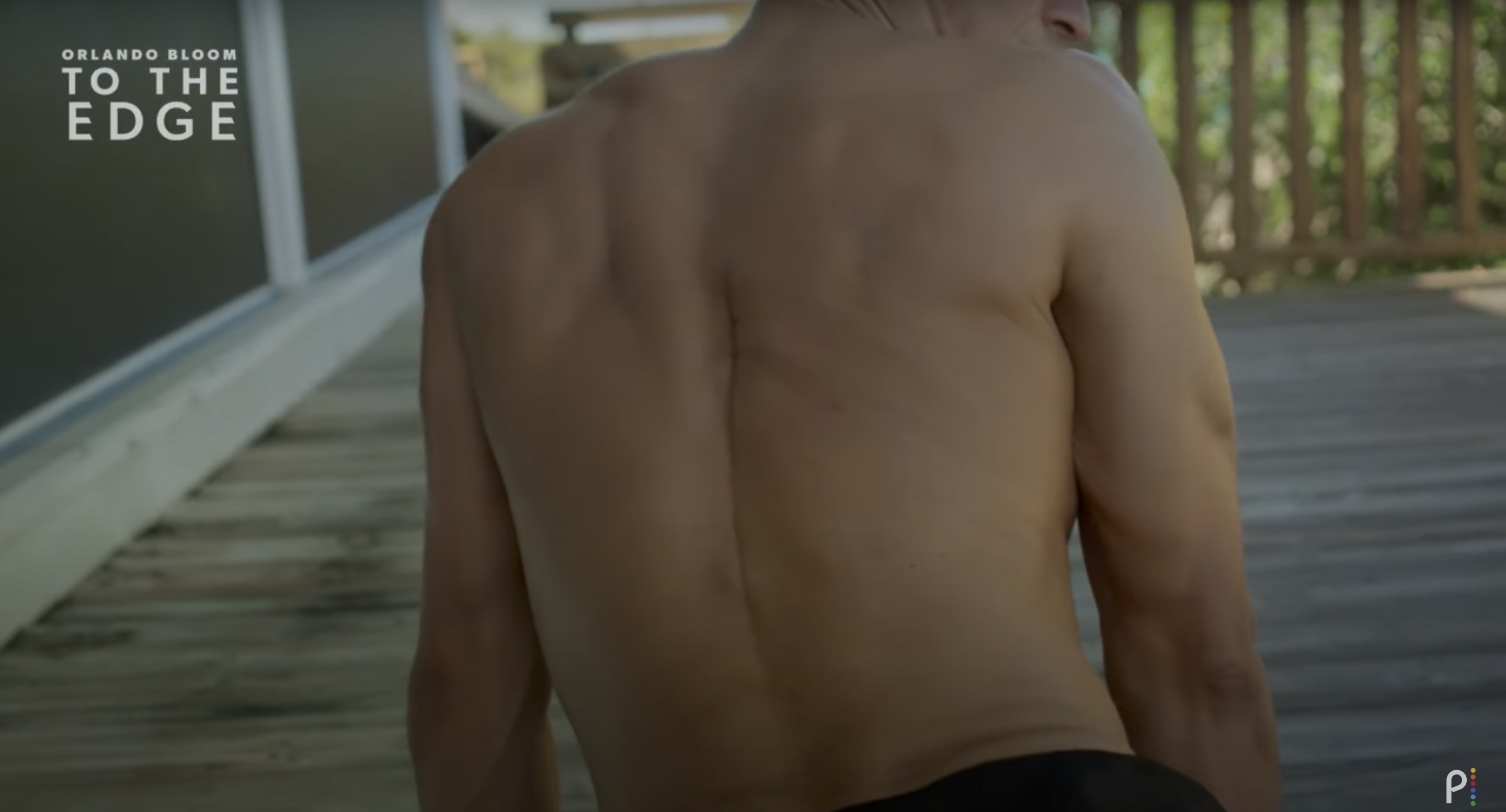 Orlando showed off his back scar from a 'fall in his twenties'