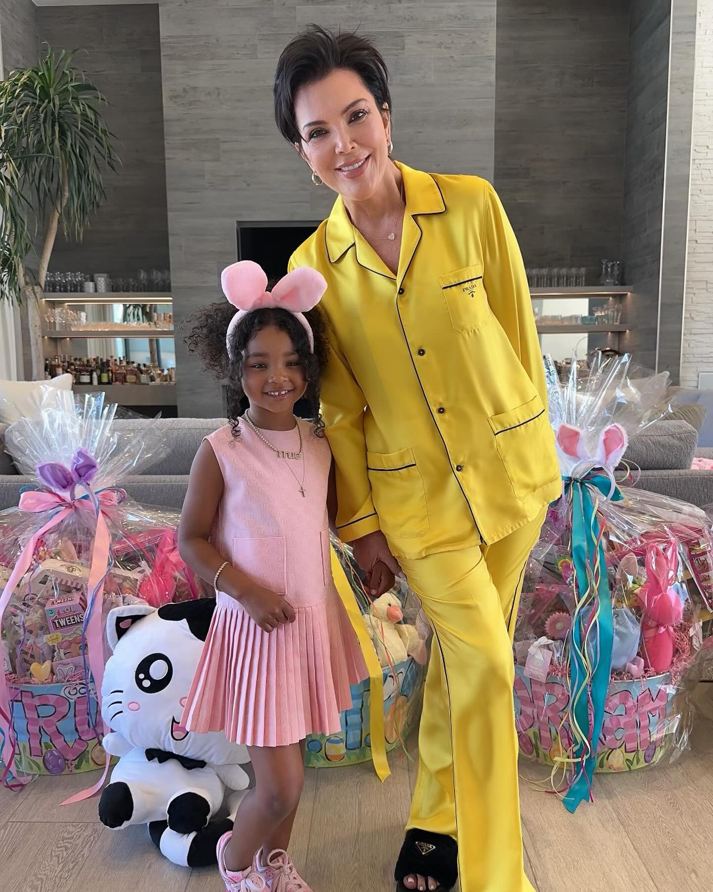 Kris displayed her slimmer figure while posing with granddaughter True Thompson