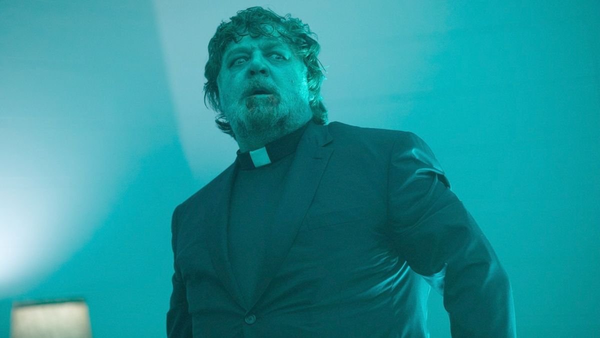 Russell Crowe dresses like a priest and yells in the exorcism trailer