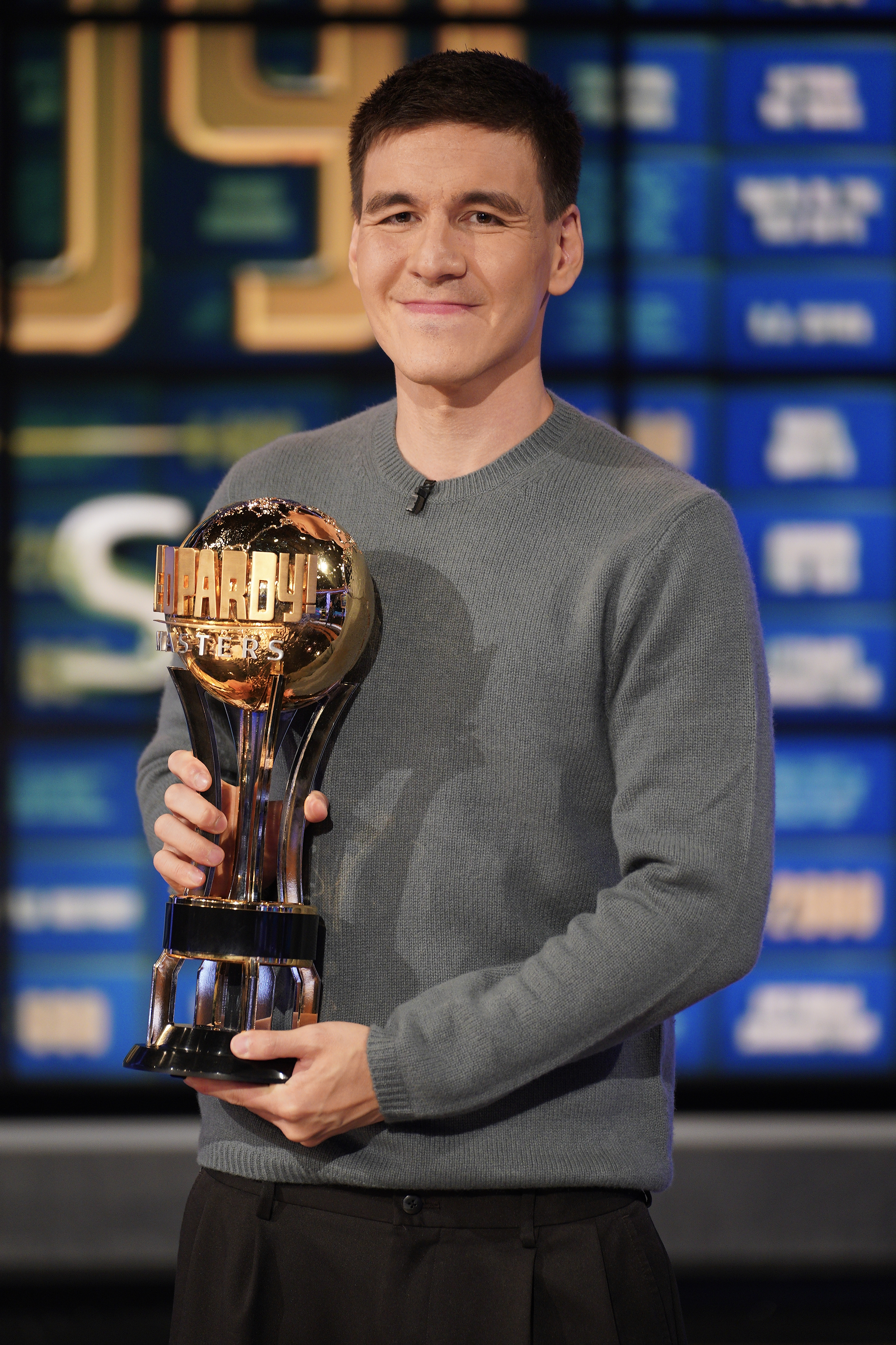 It's time to see if anyone can snatch the trophy - and $500,000 - from Holzhauer