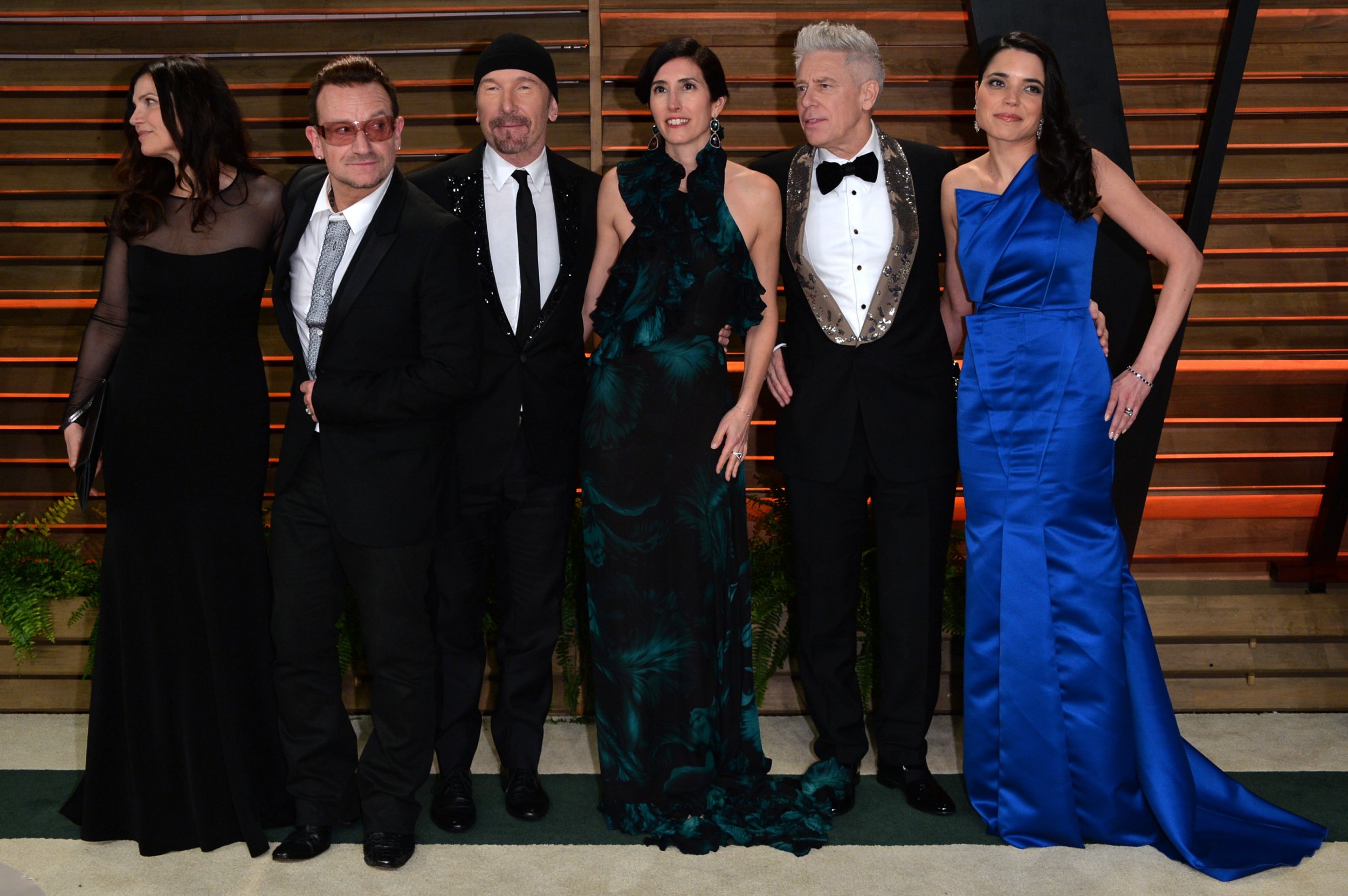 Ali Hewson, Bono, The Edge, Morleigh, Adam, and Mariana at the 2014 Vanity Fair post-Oscar party