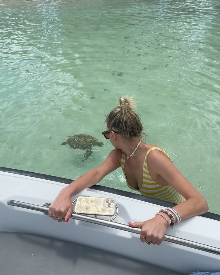 A video captured Kelsea running for safety as she fled a sea turtle swimming near her and hurried to the security of her boat
