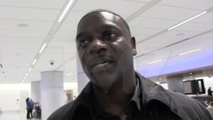 Akon Praying for Diddy, Says Truths Will Be Exposed in Music Biz This Year