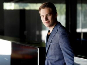 Chicago Symphony Orchestra names 28-year-old Klaus Mäkelä as new music director : NPR