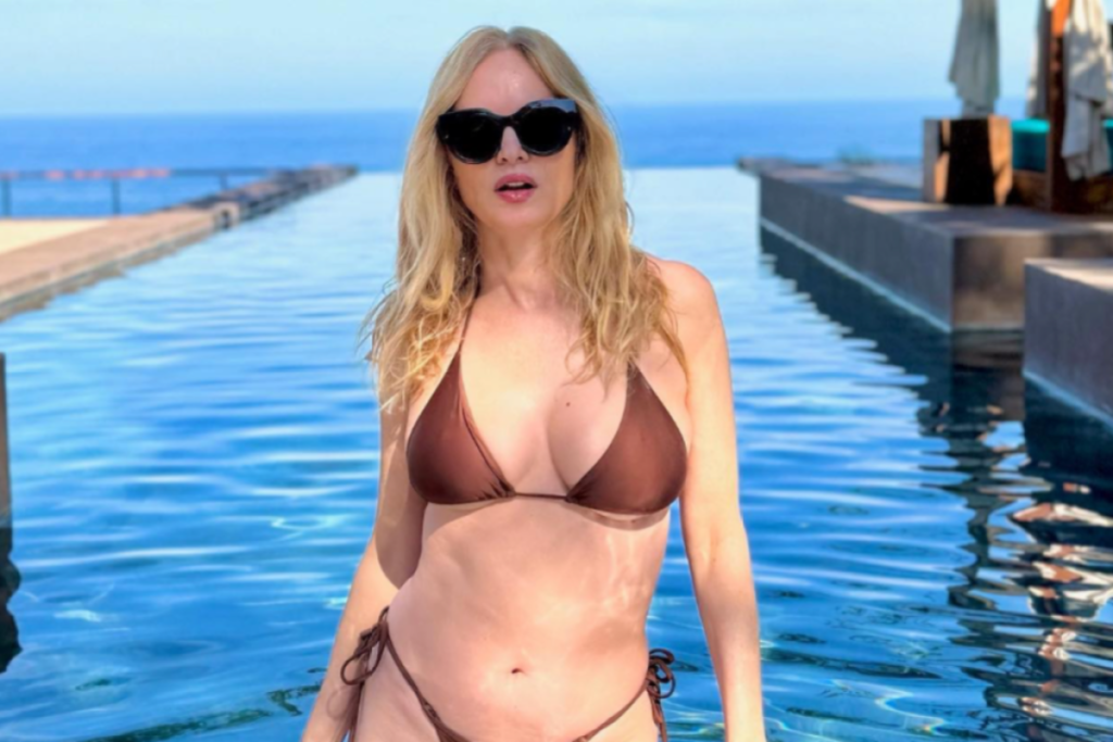 heather-graham-shows-off-her-bikini-body-at-54-while-on-vacation-in-mexico