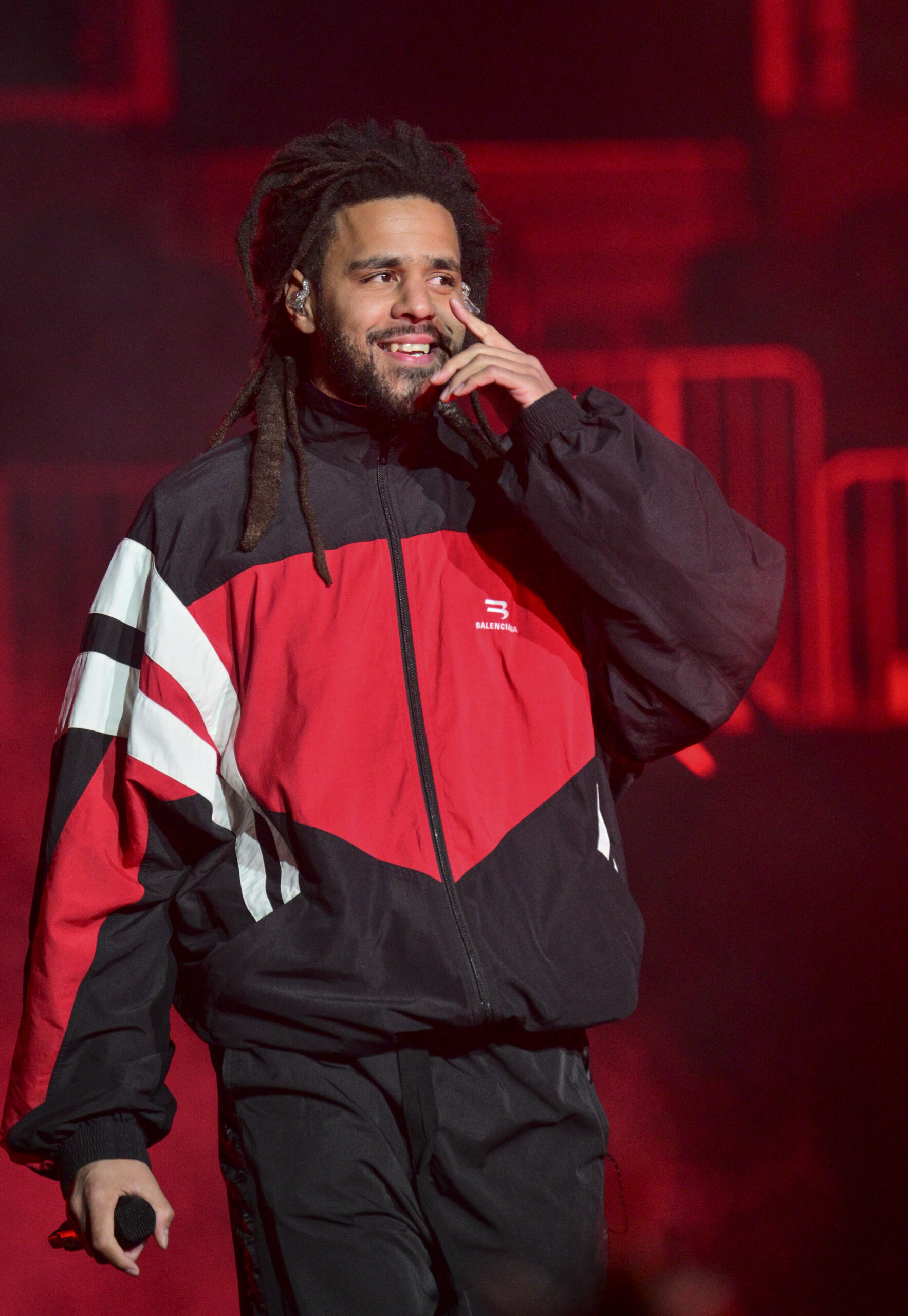 J. Cole Claps Back At Kendrick Lamar On Surprise New Song '7 Minute ...