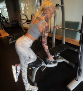 Jenna Jameson dressed in leggings and wore a sports bra at the gym