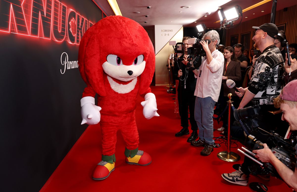 Knuckles walks the red carpet