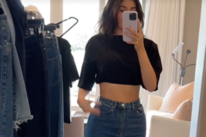 kylie-jenner-shows-off-flat-stomach-amid-pregnancy-rumors