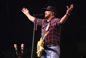 Luke Bryan suffers brutal fall on his back after slipping on fan’s cell phone: I’m calling my lawyer