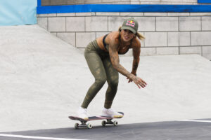 Pro Skateboarder Leticia Bufoni In Workout Gear Shares Intense “Training Day”