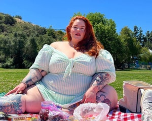 Tess Holliday Shuts Down Critic Questioning Her Anorexia Diagnosis