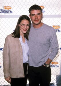 Jennifer Garner and Scott Foley in 1999