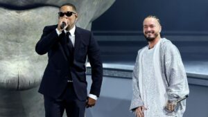 Will Smith Performs "Men in Black" with J Balvin at Coachella