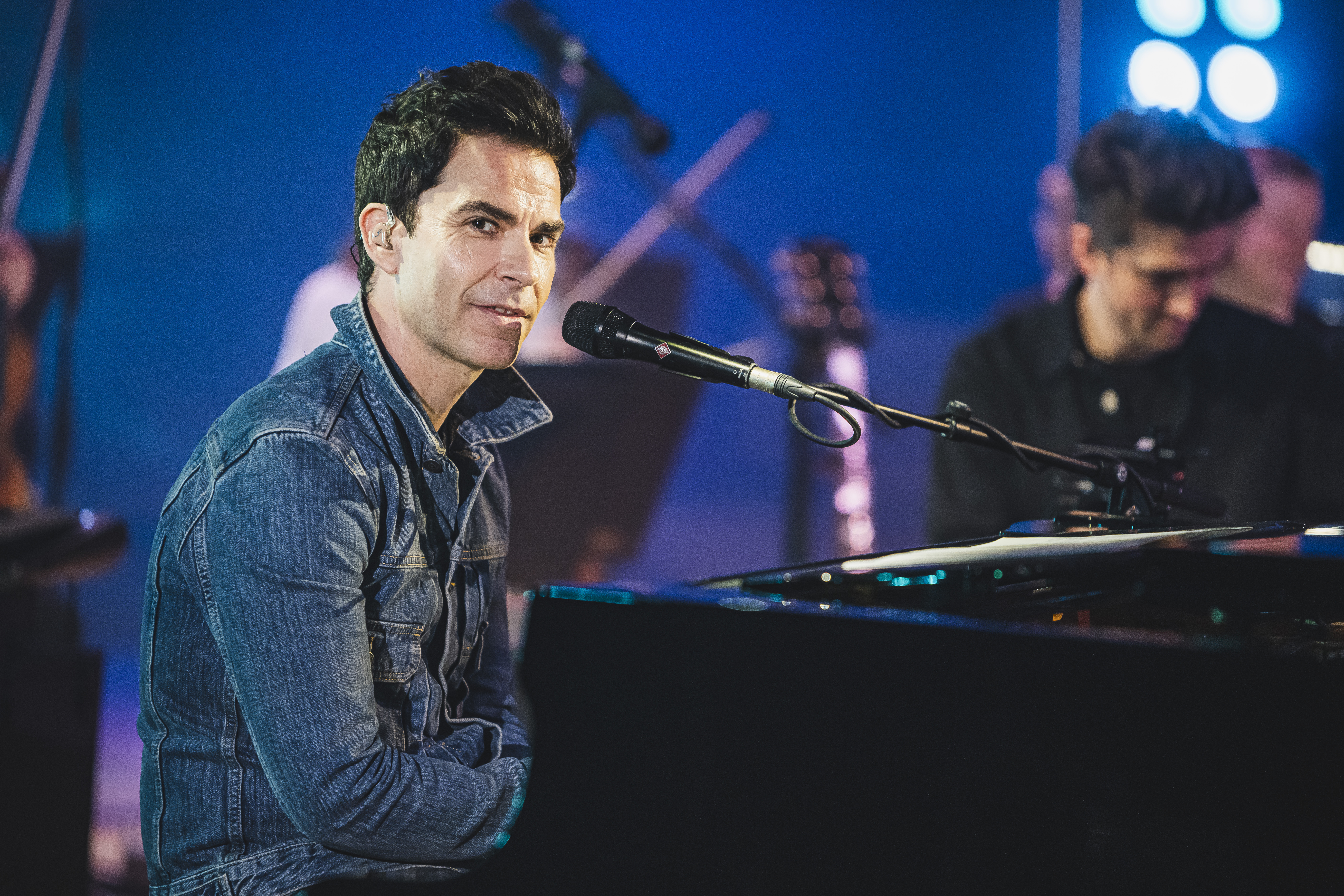 Stereophonics star Kelly Jones has recorded a concert, which will be available on iPlayer, where he plays alongside the National Orchestra of Wales