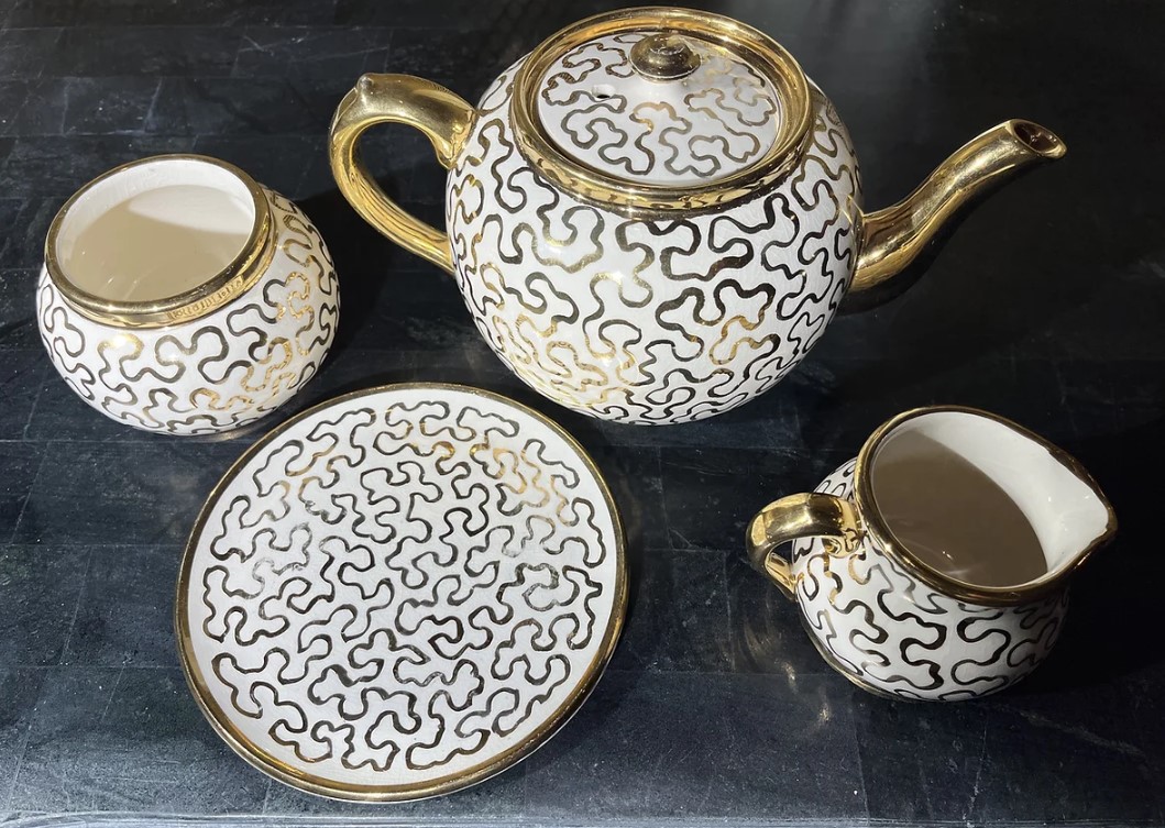 Fans could also nab her kitchenware, including this intricately decorated tea set