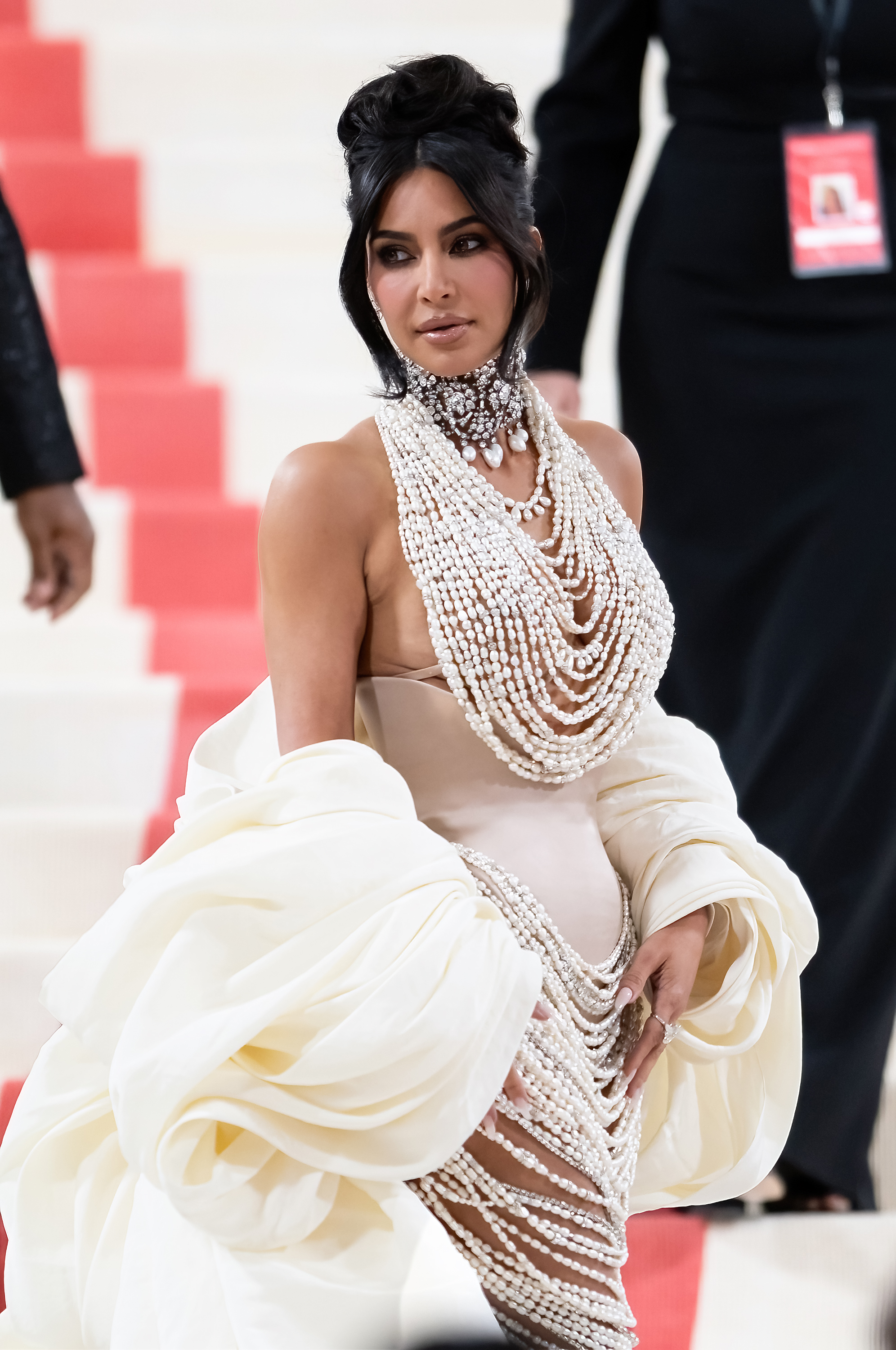 Last year, Kim was seen following the theme of Karl Lagerfeld: A Line of Beauty