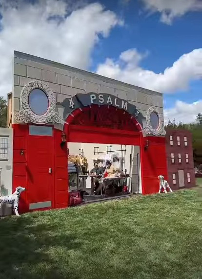 The entrance was decorated to look like the outside of a fire station, complete with Psalm's name spelled out on the top