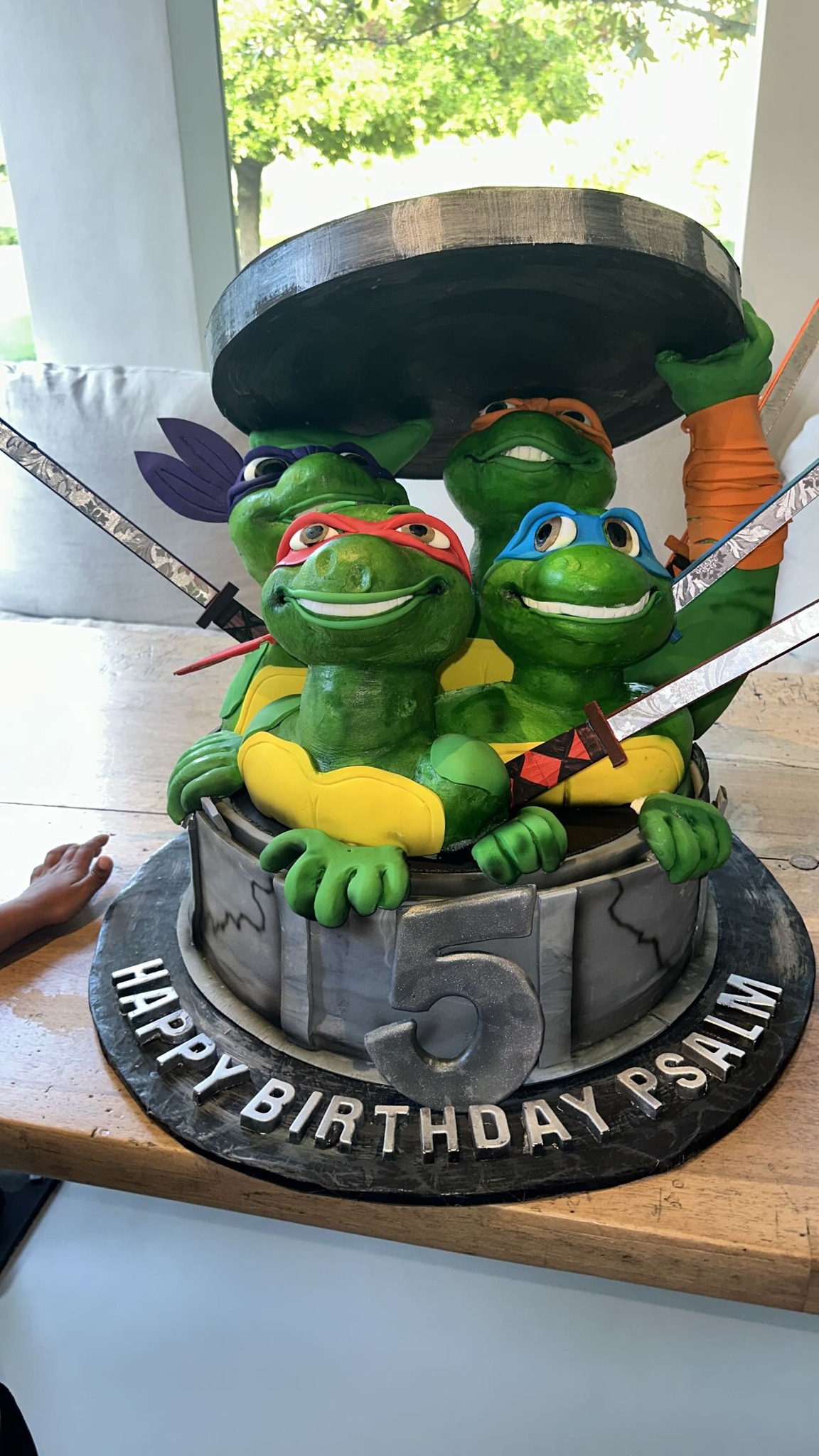 This year, it seemed as if Psalm had a Teenage Mutant Ninja Turtle-themed party as his aunt Khloe Kardashian shared a photo of his cake