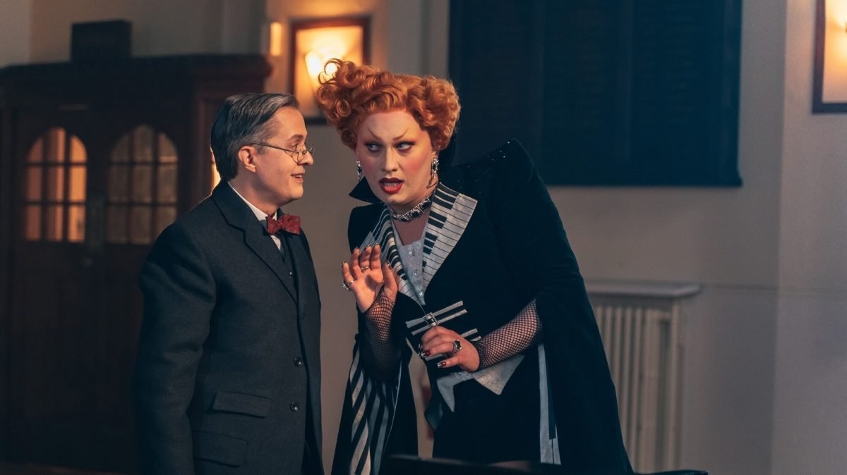 Jinkx Monsoon as Maestro taunts a man 