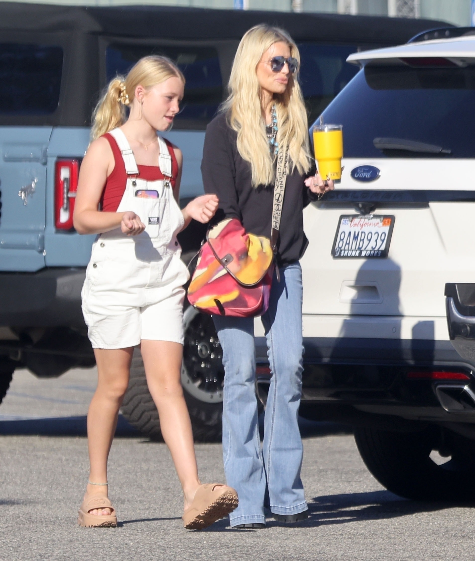 Jessica Simpson and daughter Maxwell go grocery shopping