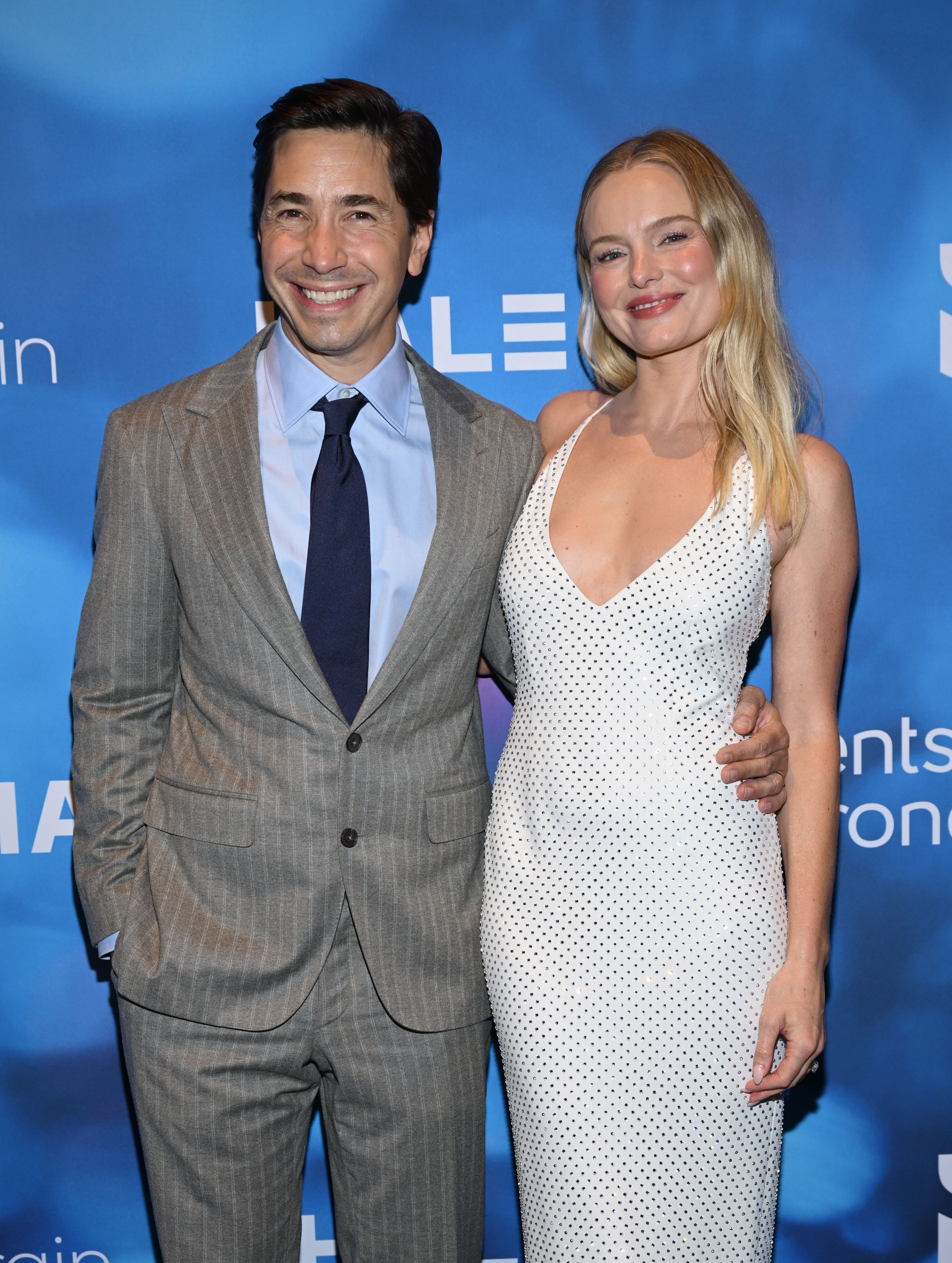 She posed with her husband Justin Long
