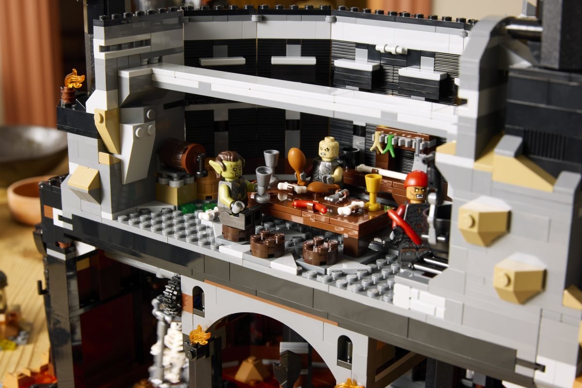 The Lord of the Rings Barad-Dûr LEGO set interior look