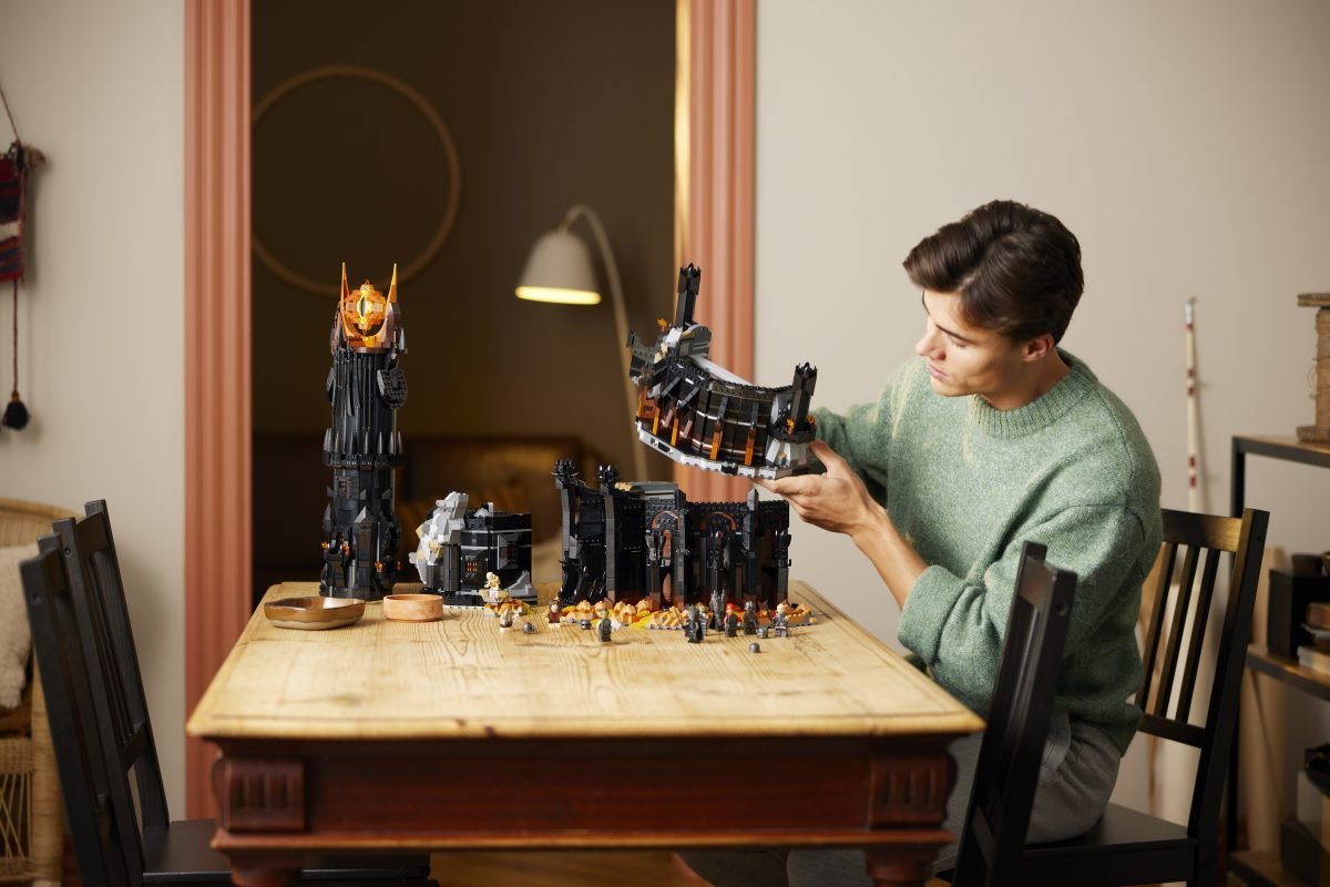 The Lord of the Rings Barad-Dûr LEGO set being built