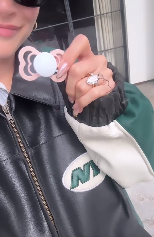 BABY BIEBER? Hailey Bieber walks around Aspen with baby pacifier in her pocket as fans suspect shes pregnant with Justins child, https://www.instagram.com/stories/haileybieber/3261470073797779773/, TAKEN WITHOUT PERMISSION