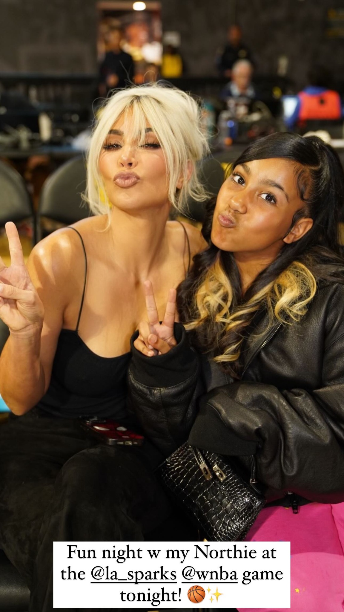 Kim sported her blonde hair and greasy skin at the game as she took a photo with her 10-year-old daughter