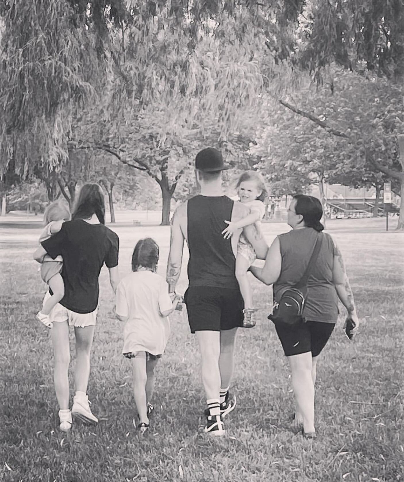 Catelynn shared a photo of herself and Tyler Baltierra with their four daughters