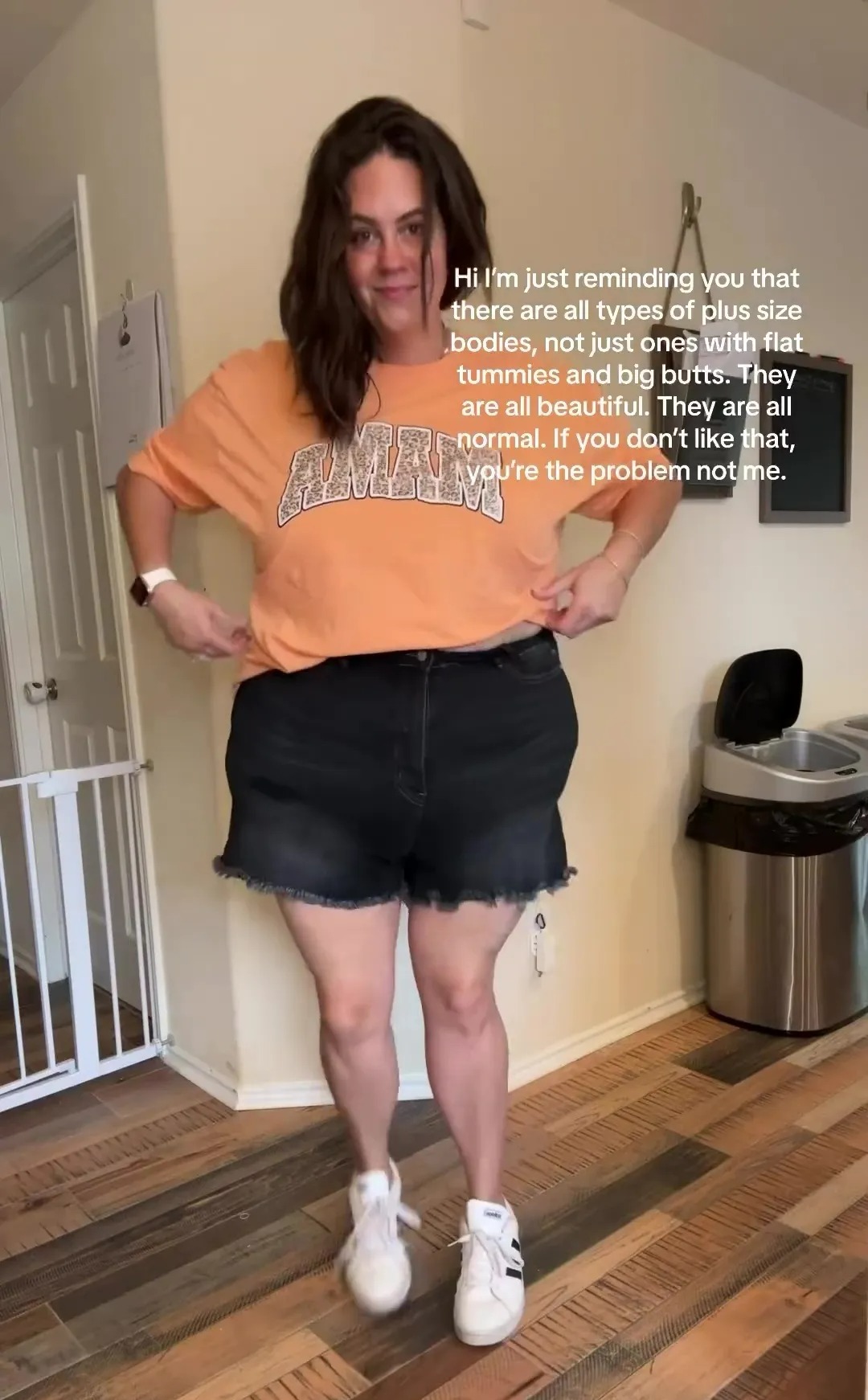 Texas-based Lindsey explained that she has a condition commonly known as 'apron belly'