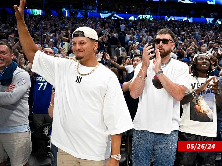 patrick mahomes travis kelce mavs game