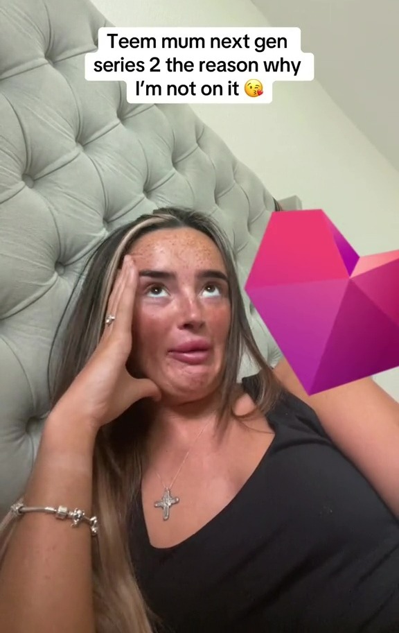 Ellie, who gave birth to Tommy aged 16, has been brutally slated on TikTok after her son grabbed one of her vapes