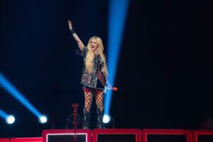 Avril Lavigne Kicks Off Tour in Vancouver: Videos + Setlist