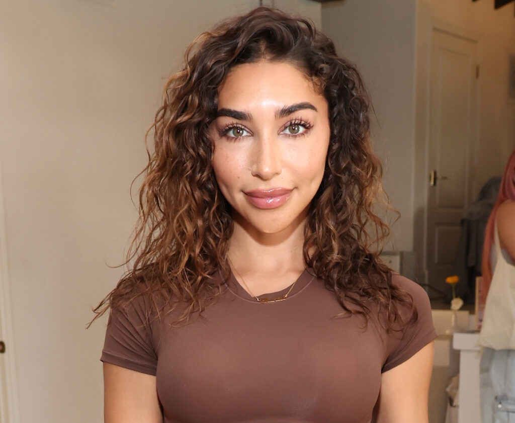 Chantel Jeffries In Two-Piece Workout Gear is “Working On My Swing”