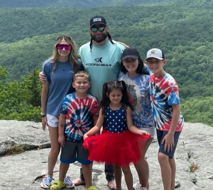 Jenelle Evans with Jace, Kaiser, and Ensley and her husband David