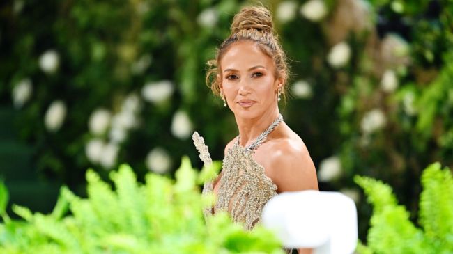 jennifer lopez at the met gala