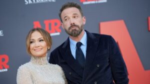 ben affleck and jennifer lopez at a movie premiere