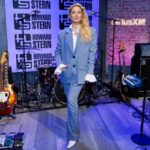 Kate Hudson sings debut songs on The Howard Stern Show