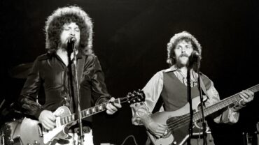 Richard Tandy, Electric Light Orchestra Keyboardist, Dead at 76 ...