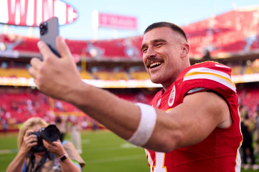 Travis Kelce Is Now The Highest Paid Tight End In The NFL
