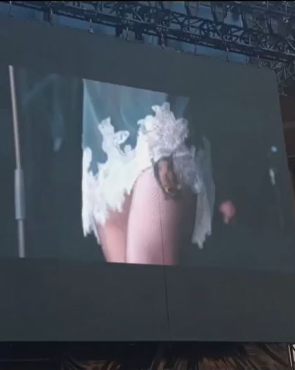 A close-up image of the bat on Momsen's leg was broadcast on a screen above the stage