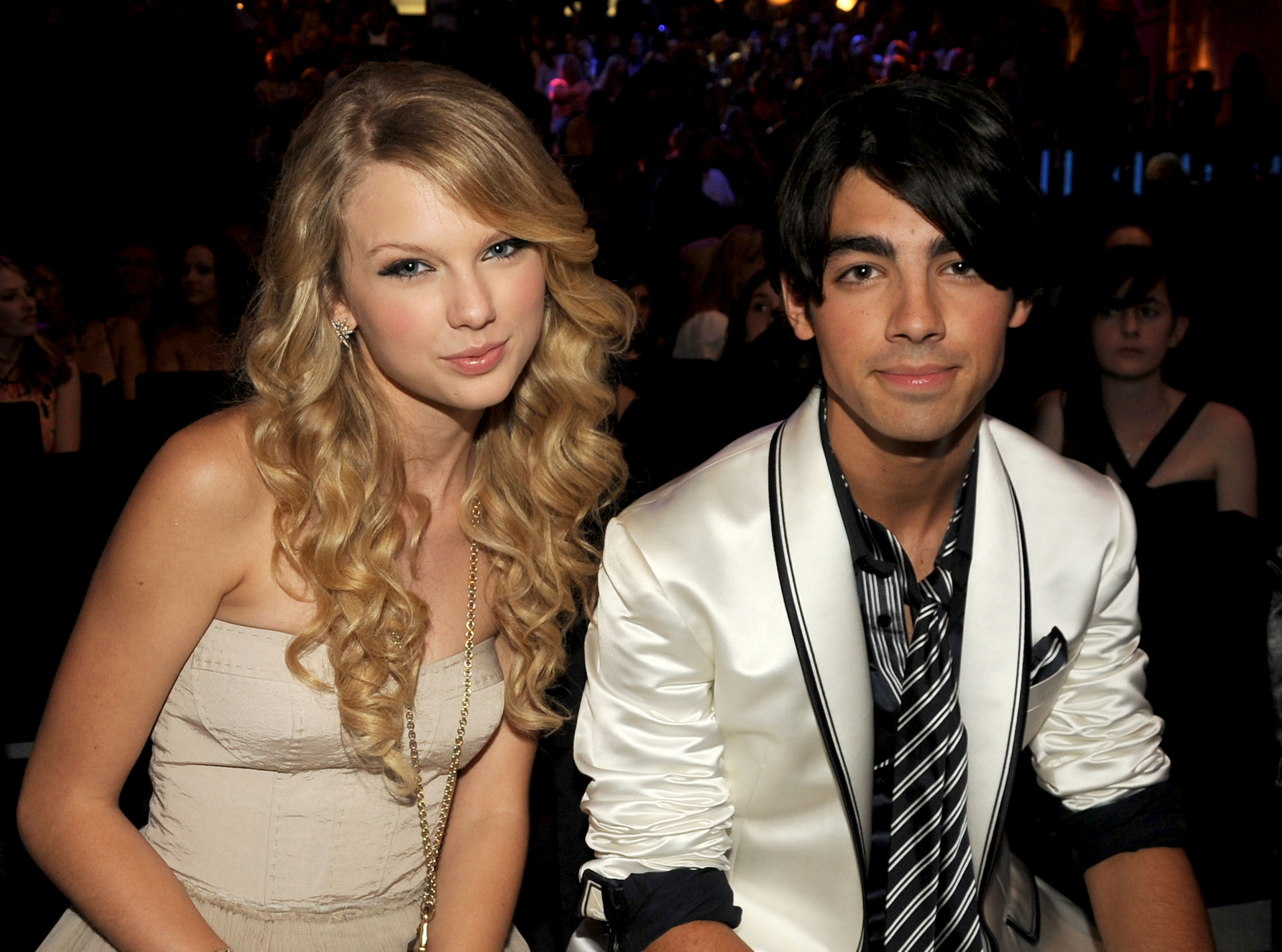 Joe Jonas and Taylor Swift pictured at the 2008 MTV VMAs