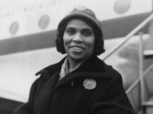 Marian Anderson arrives in London in 1952. On June 8, the Philadelphia Orchestra named its main performance hall in her honor.
