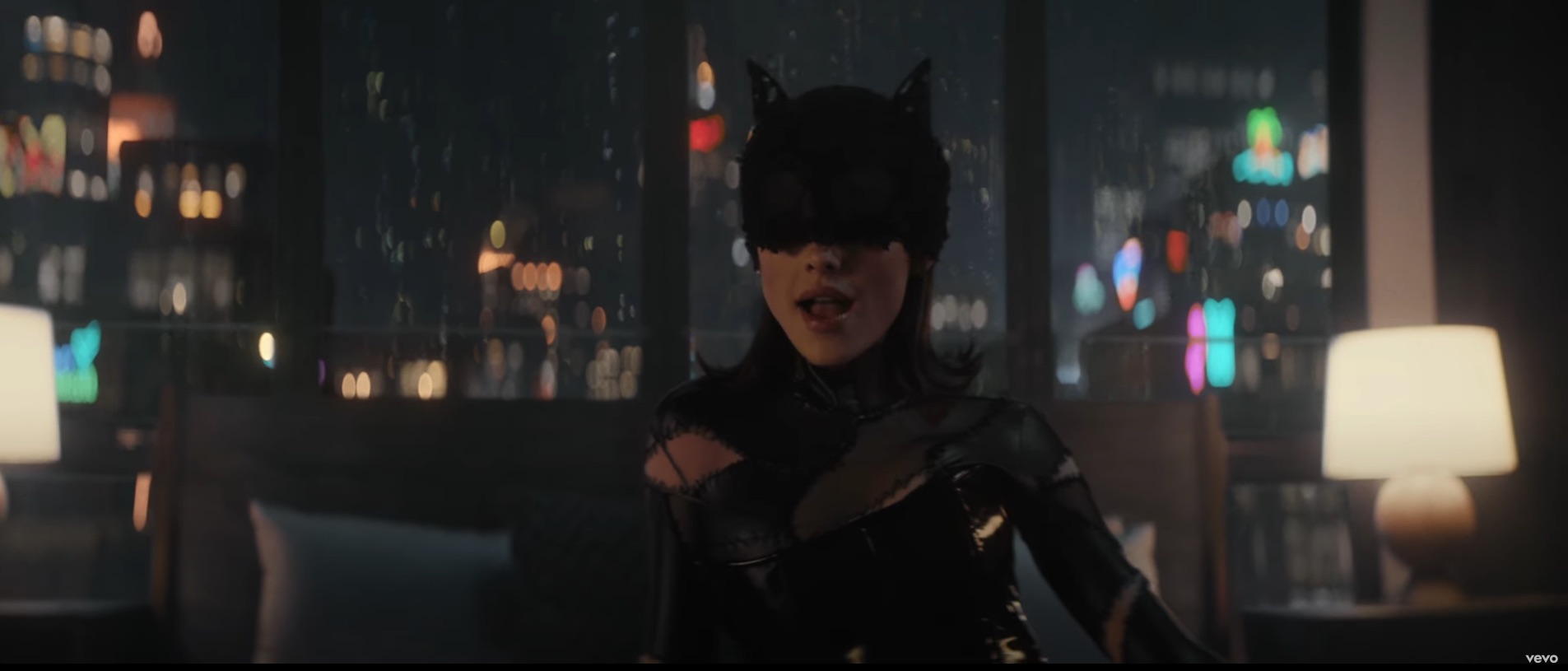 Ariana's makeup hack came as she got her Catwoman persona from the music video