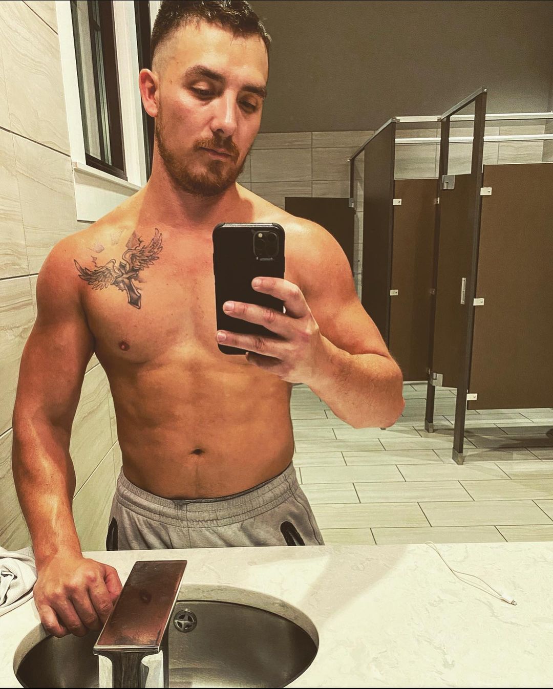 Fans were quick to call out Josh for choosing bodybuilding over his children