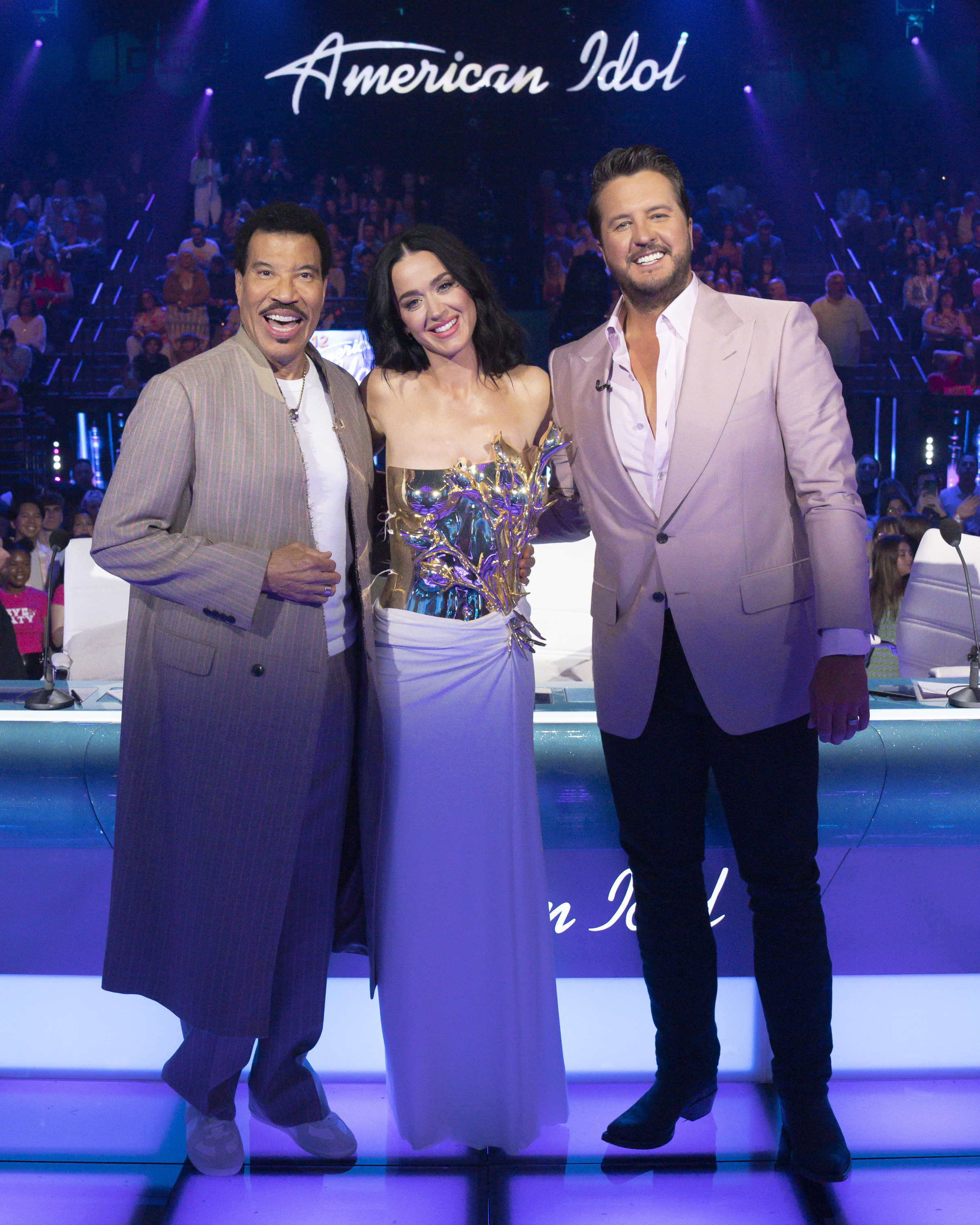 Katy co-hosts with Luke Bryan and Lionel Richie